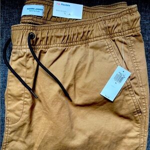 Old Navy Tan flexible modern jogger